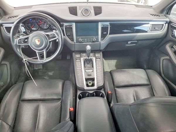 2017 PORSCHE MACAN