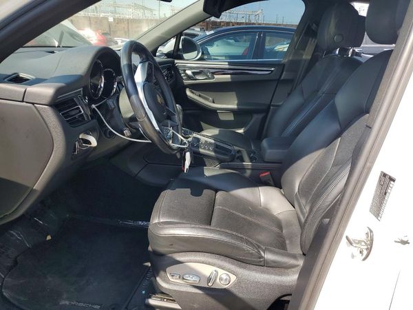 2021 PORSCHE MACAN Base