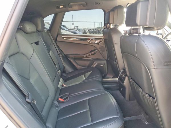 2021 PORSCHE MACAN Base