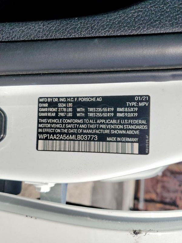 2021 PORSCHE MACAN Base