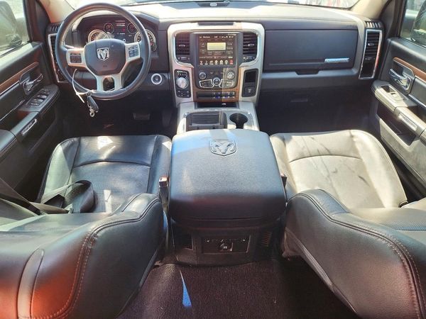 2017 RAM 1500 LARAMIE CREW CAB 4X4
