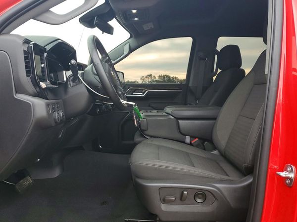 2023 CHEVROLET SILVERADO LT-L — DENT