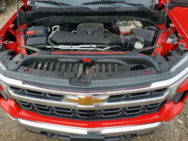 2023 CHEVROLET SILVERADO LT-L — Engine bay
