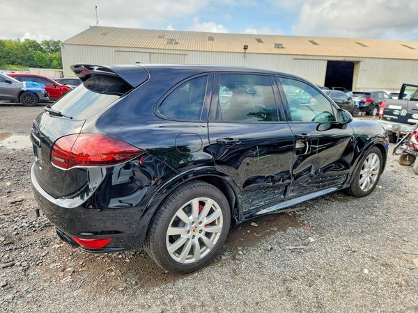 2014 PORSCHE CAYENNE GTS