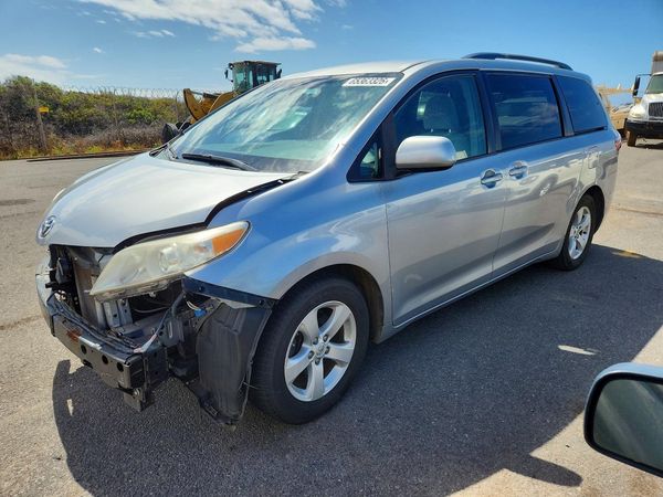 2015 TOYOTA SIENNA