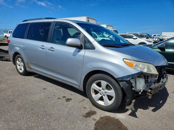 2015 TOYOTA SIENNA