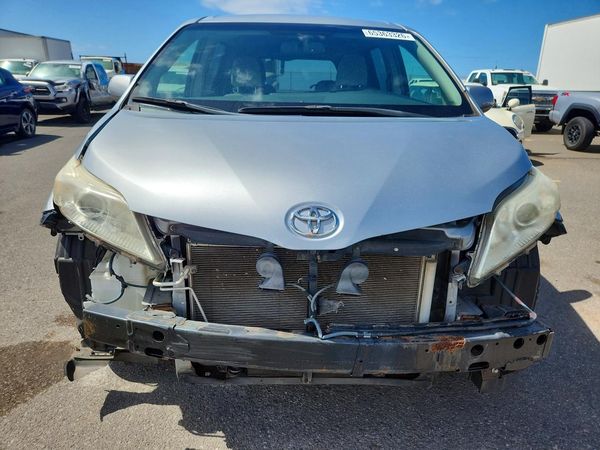 2015 TOYOTA SIENNA