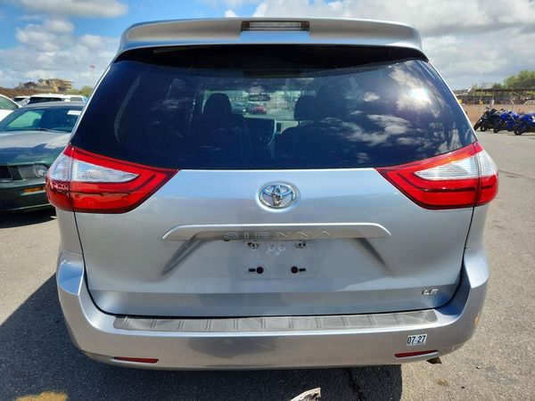 2015 TOYOTA SIENNA