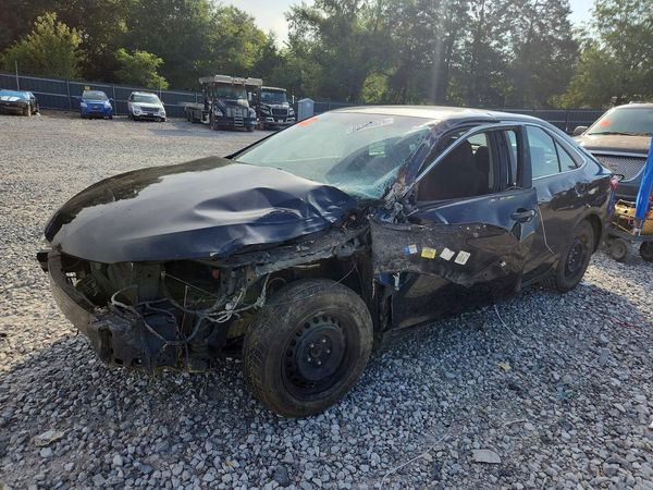 2016 TOYOTA CAMRY — Front 3/4