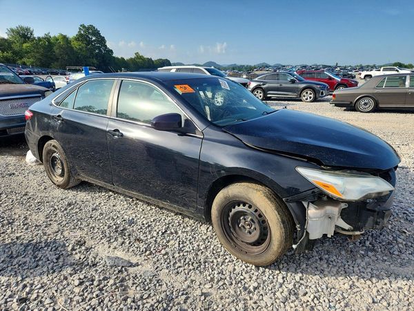 2016 TOYOTA CAMRY — Passenger 3/4