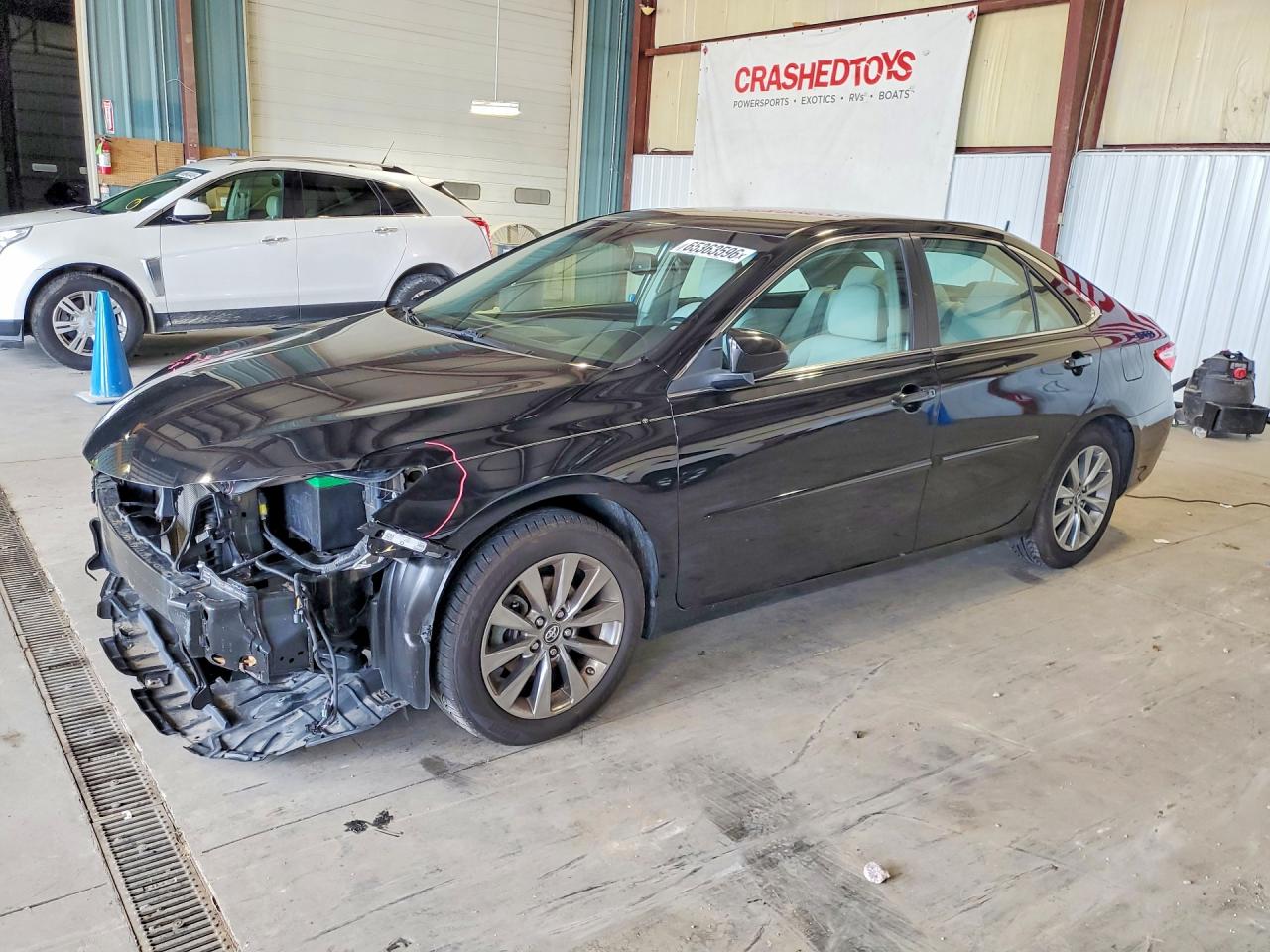 2017 TOYOTA CAMRY LE/SE/XLE/XSE — Front 3/4
