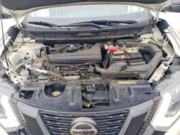 2018 NISSAN ROGUE — Engine bay