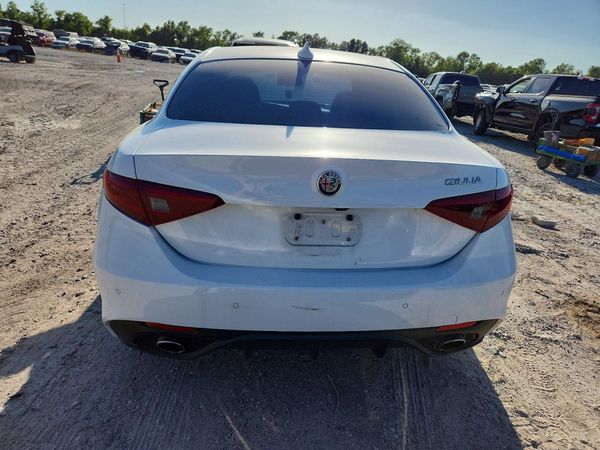 2018 ALFA ROMEO GIULIA TI RWD