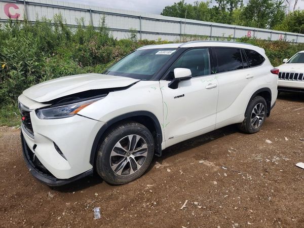 2021 TOYOTA HIGHLANDER XLE Nav