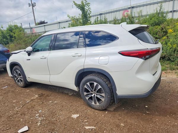 2021 TOYOTA HIGHLANDER XLE Nav