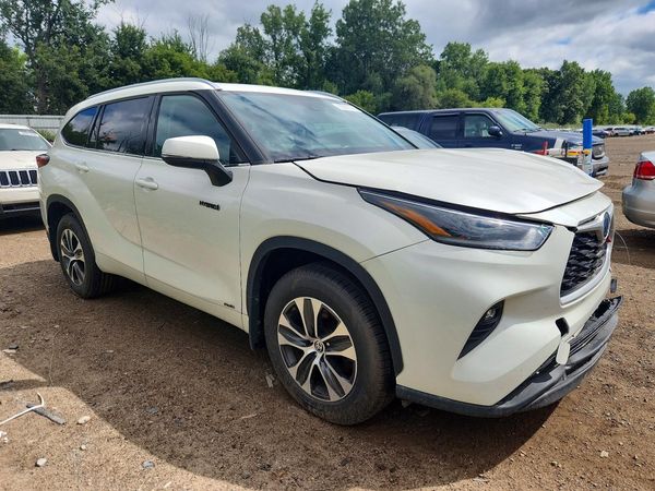 2021 TOYOTA HIGHLANDER XLE Nav