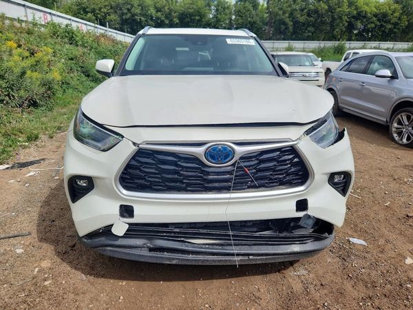 2021 TOYOTA HIGHLANDER XLE Nav