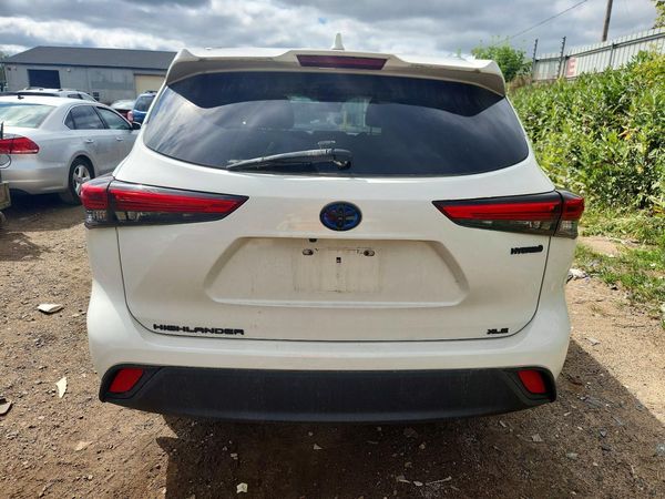 2021 TOYOTA HIGHLANDER XLE Nav