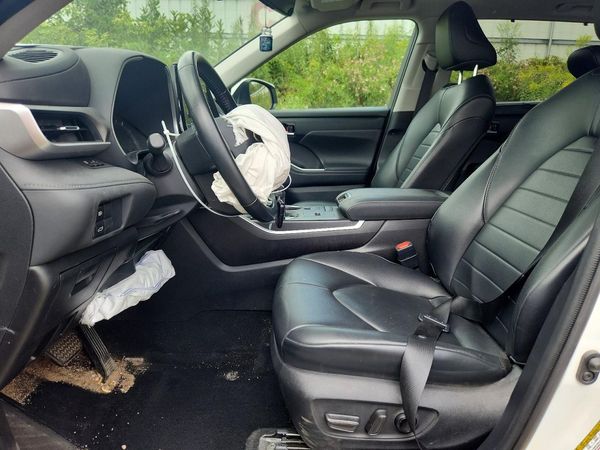 2021 TOYOTA HIGHLANDER XLE Nav