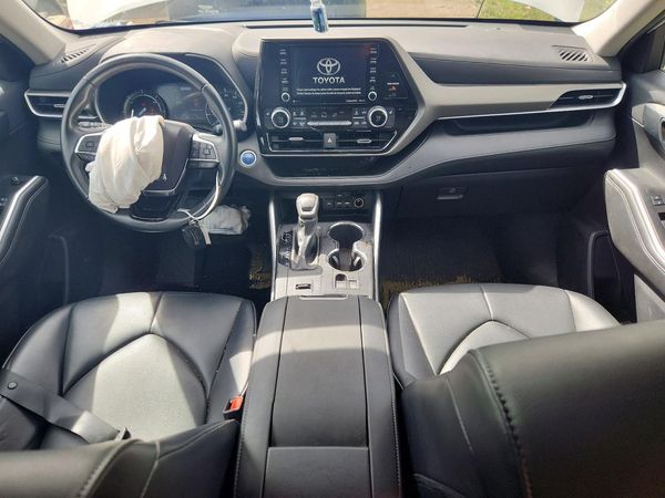 2021 TOYOTA HIGHLANDER XLE Nav