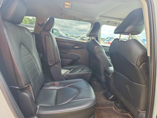 2021 TOYOTA HIGHLANDER XLE Nav