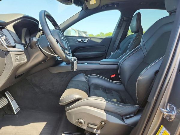 2019 VOLVO XC60 R-Design