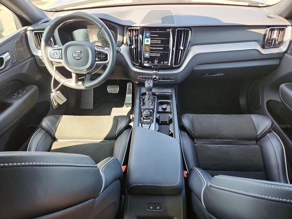 2019 VOLVO XC60 R-Design