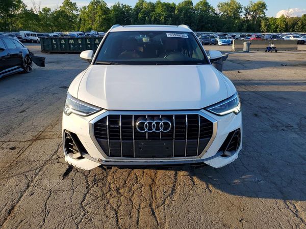 2024 AUDI Q3 S Line quattro Premium