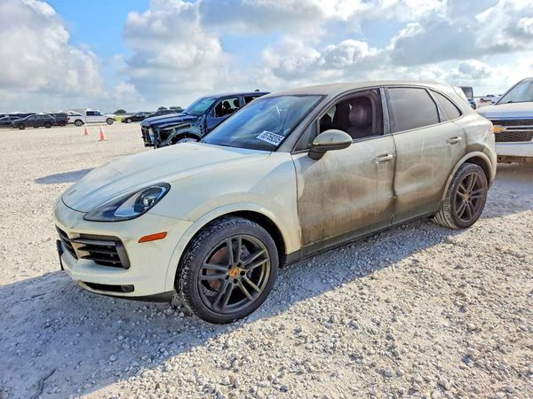 2019 PORSCHE CAYENNE