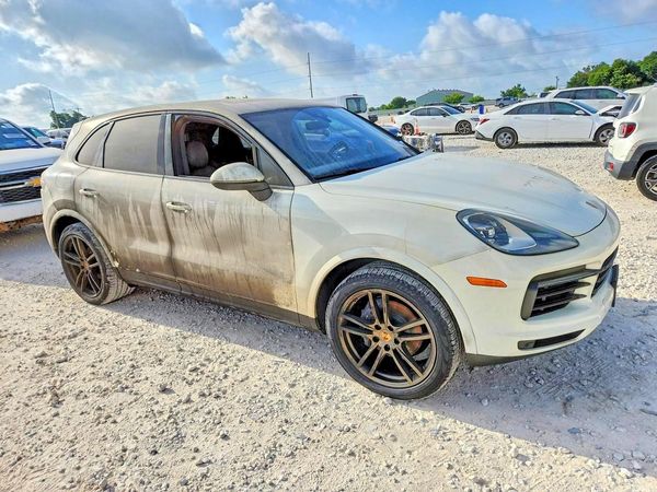 2019 PORSCHE CAYENNE