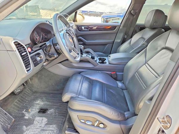 2019 PORSCHE CAYENNE