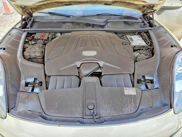 2019 PORSCHE CAYENNE