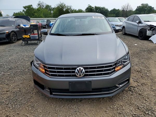 2018 VOLKSWAGEN PASSAT SE, SE w/ Technology