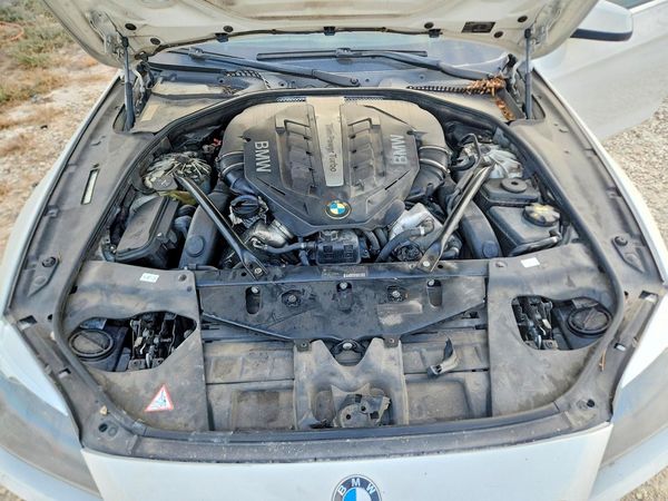 2012 BMW 6 SERIES — Engine bay