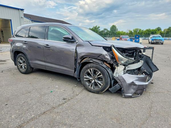 2016 TOYOTA HIGHLANDER Base/Hybrid — Passenger 3/4
