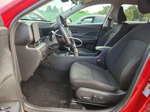 2024 HYUNDAI KONA SE
