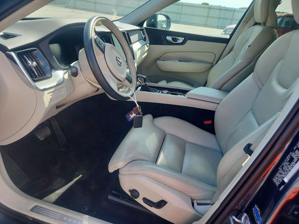 2019 VOLVO XC60 Momentum