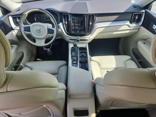 2019 VOLVO XC60 Momentum