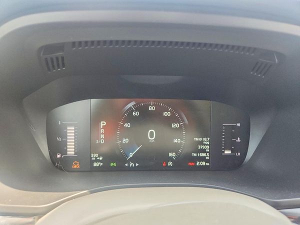 2019 VOLVO XC60 Momentum