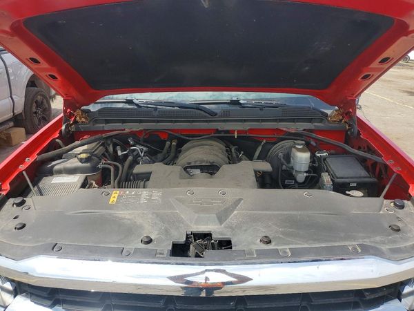 2019 CHEVROLET SILVERADO LT — Engine bay