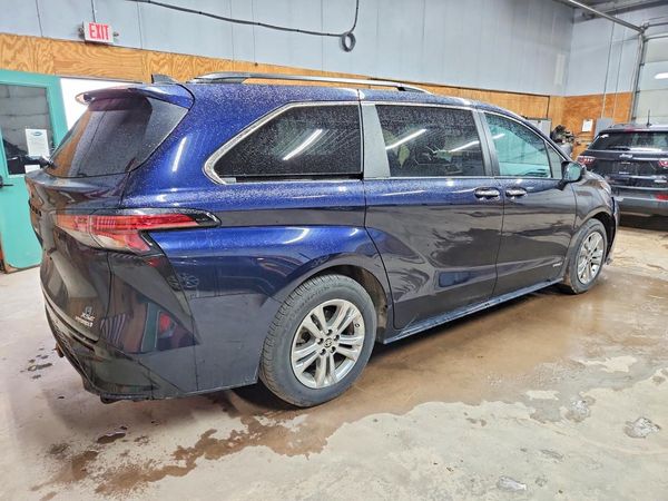 2021 TOYOTA SIENNA