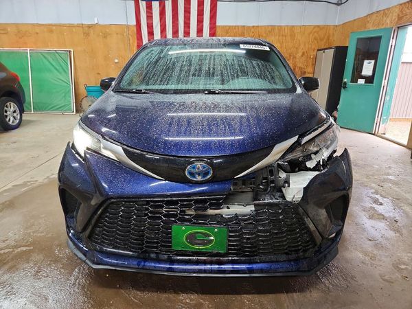 2021 TOYOTA SIENNA