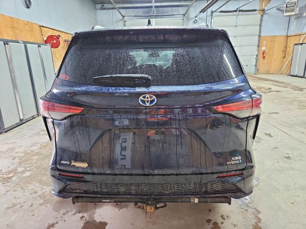 2021 TOYOTA SIENNA