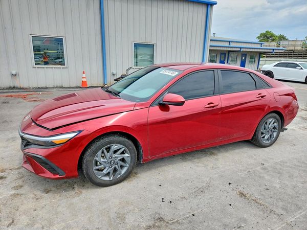 2024 HYUNDAI ELANTRA