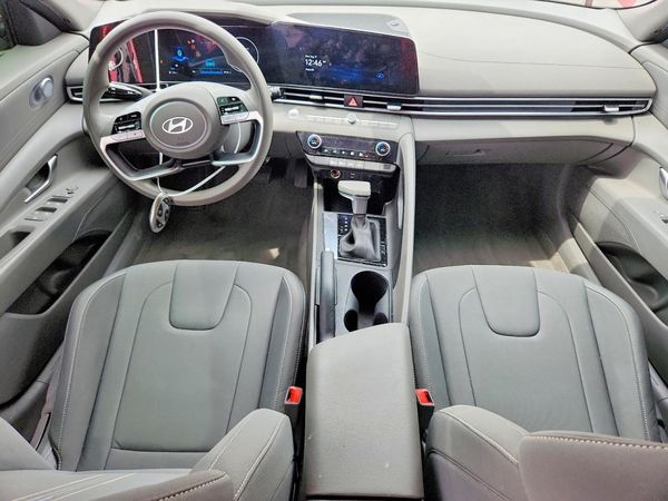 2024 HYUNDAI ELANTRA