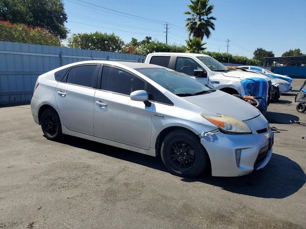 2015 TOYOTA PRIUS