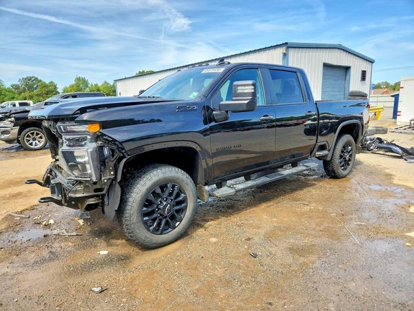 2025 CHEVROLET SILVERADO Custom — Front 3/4