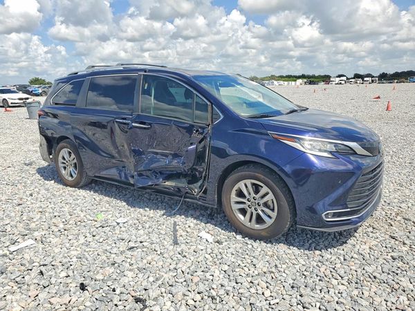 2023 TOYOTA SIENNA Limited