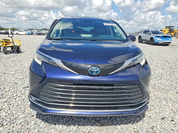 2023 TOYOTA SIENNA Limited