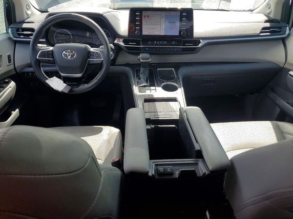 2023 TOYOTA SIENNA Limited